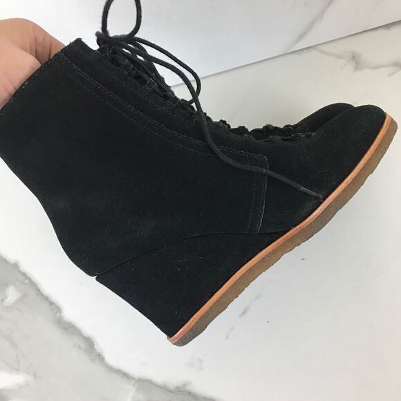 Bettye Muller Wander Suede Lace Up Wedge Boots 6.5 - Picture 4 of 8